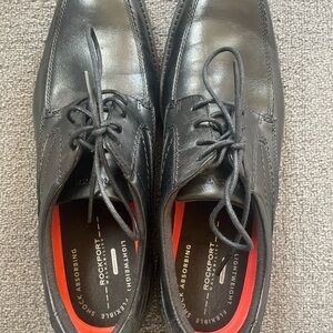 Men’s 10.5 Rockport Black Leather Oxford Shoes with Classic Design
